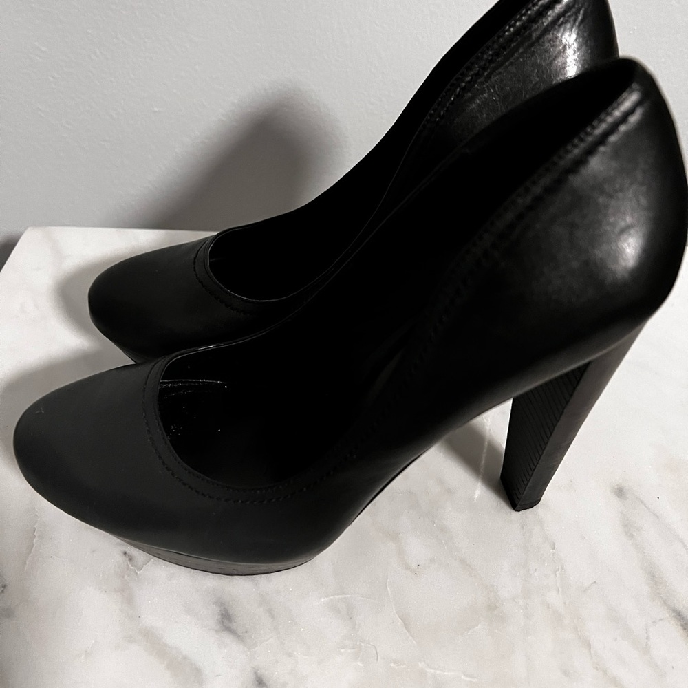 Jessica Simpson pump